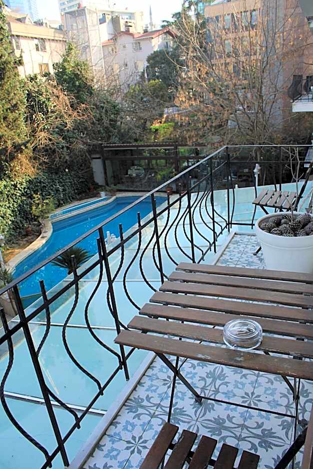 Villa Blanche Hotel SPA & Garden Pool