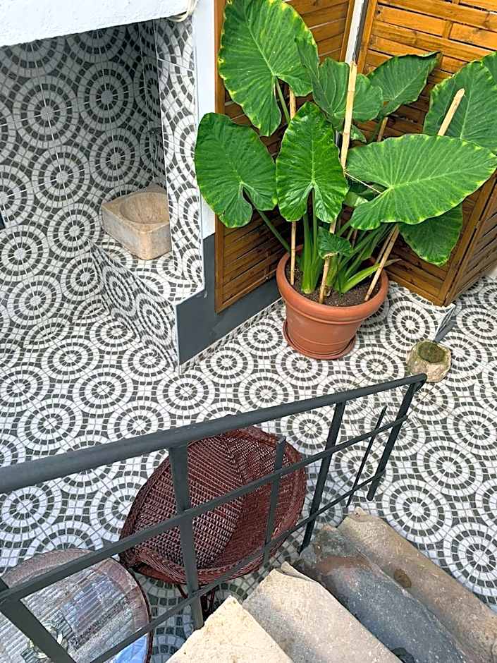 Largo da Rainha, Guesthouse