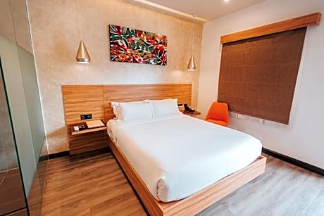 Deluxe King Room - Non-Smoking