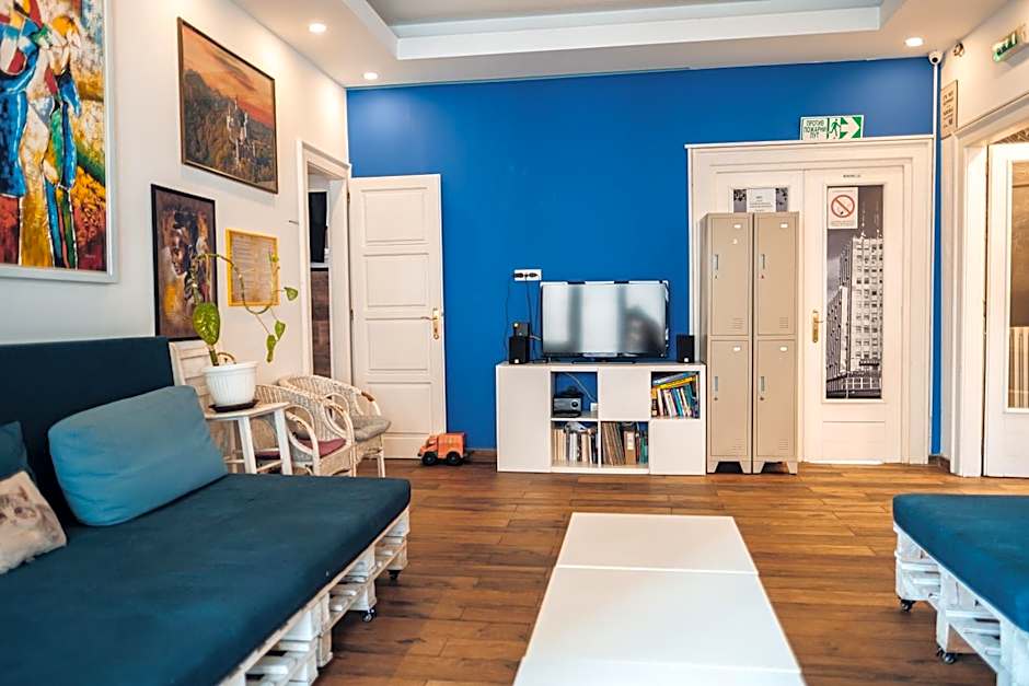 Central 4 Bedroom 154m2 Apartment with terrace