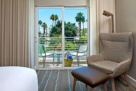 Premier, Guest room, 2 Queen, Balcony (Mobility &amp; Hearing Accessible w/ Tub)