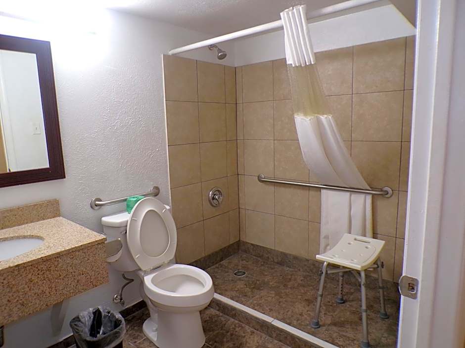 Regal 8 Inn & Suites