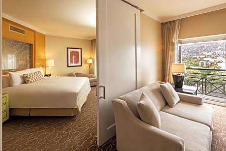 Hollywood King Suite with Hollywood Hills View