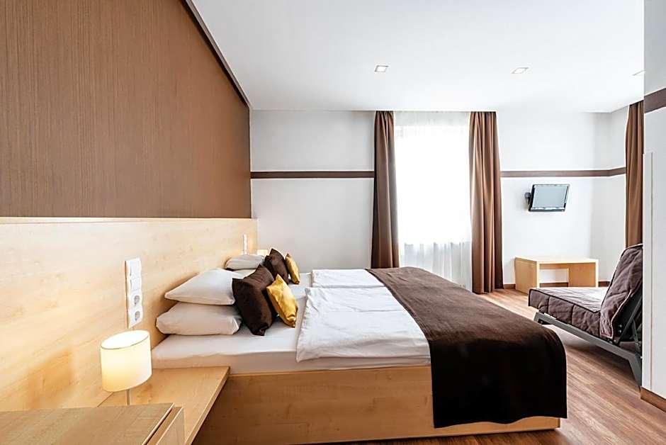 Promenade City Hotel