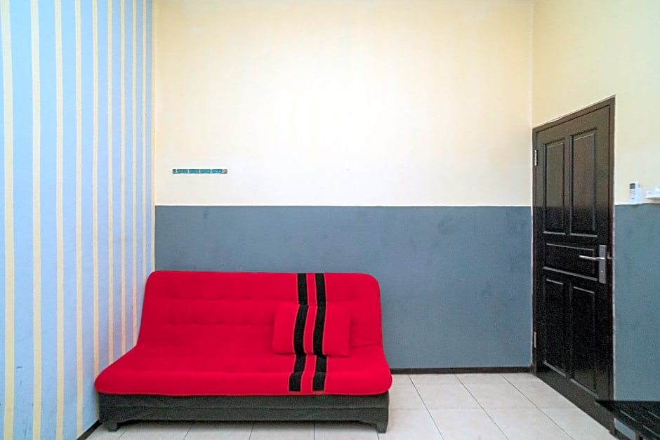 RedDoorz near Alun Alun Batu