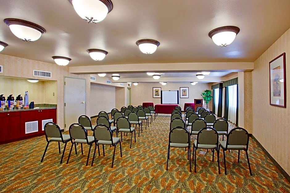 Hotel Marguerite Anaheim - Garden Grove, Trademark Collection