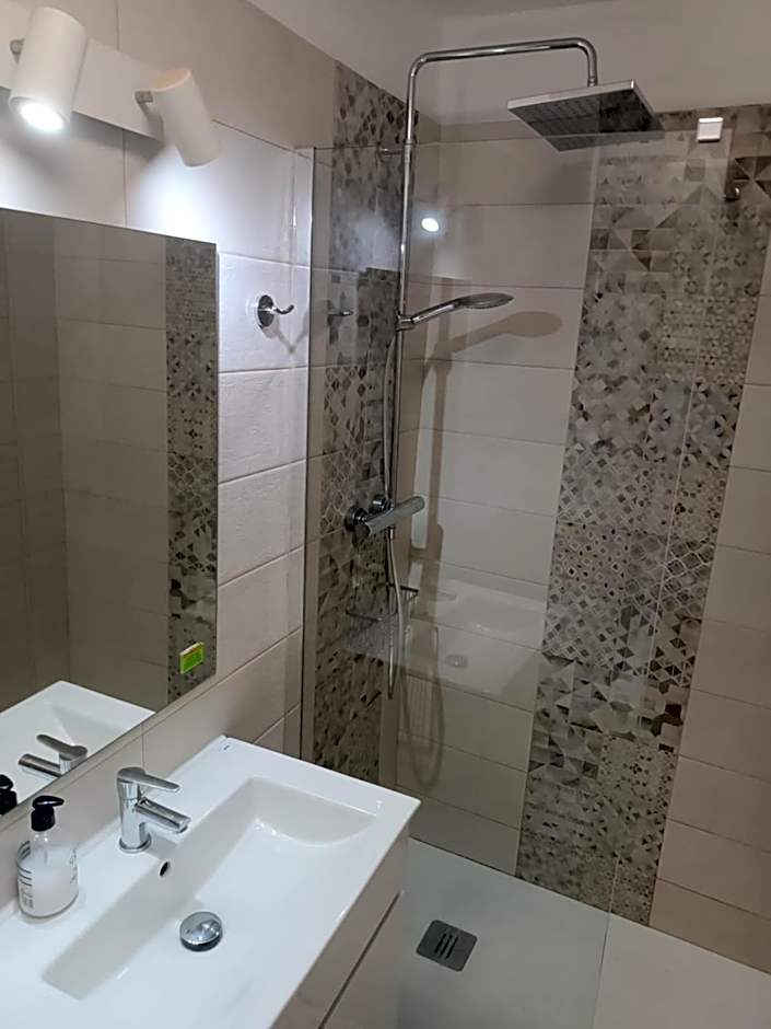 Los Geranios, Close to BEACH, Puerto Colon, YellowCat 2