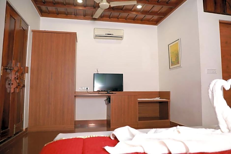 Photo 1 of 7 of 1 King Bed, Balcony