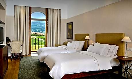 Premium Twin Room with Golf View