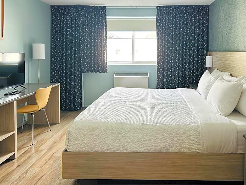 Motel 6 Niagara Falls, ON Near the Falls