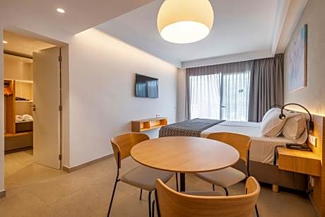 Premium Studio with Pool View