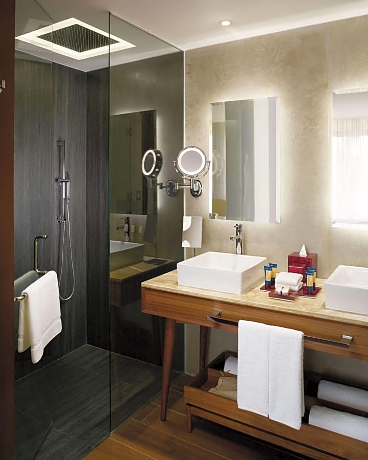 The Fives Downtown Hotel & Residences, Curio Collection by Hilton
