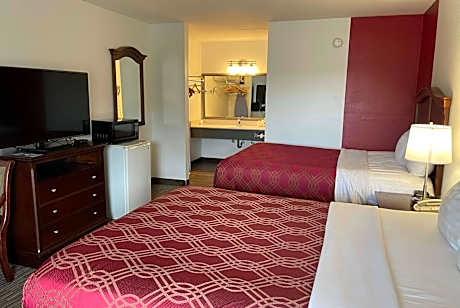 Queen Room with Two Queen Beds - Non-Smoking