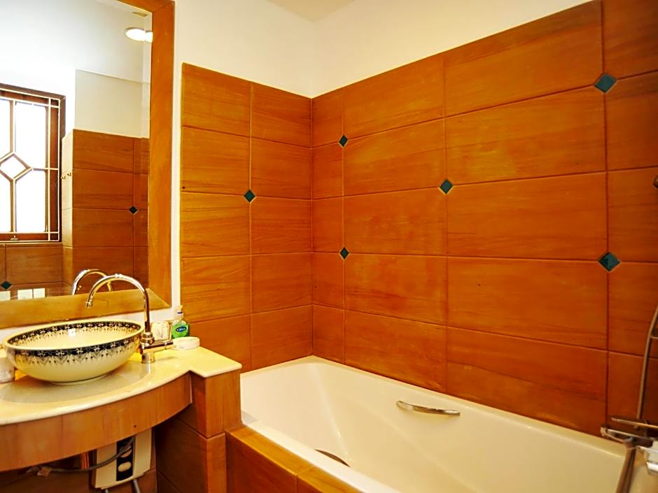 Villa Melitta, Pool, Beach, 360-SeaViews, 6-bed Thai Luxury on Best Location in Samui