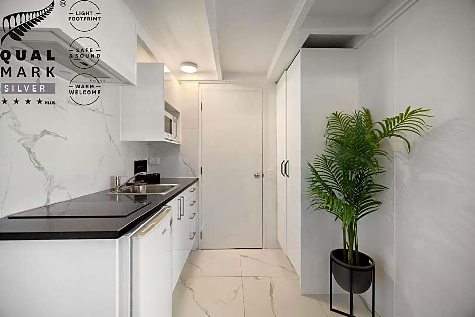 Colonial Village Motel