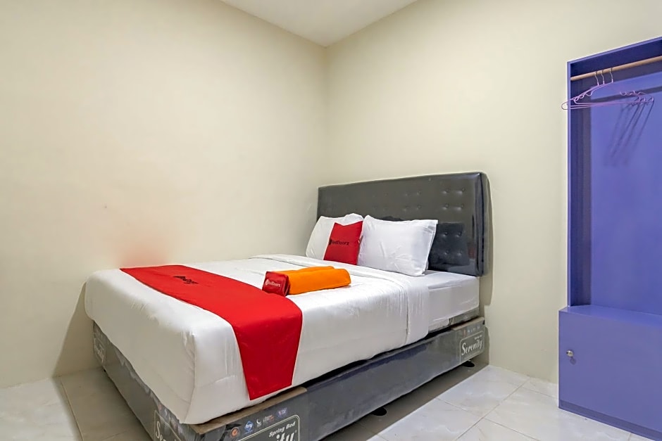 RedDoorz near Trans Studio Bandung 3