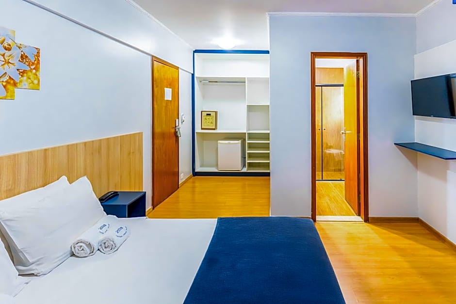 Carillon Plaza Hotel