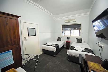 Standard Twin Room with Shared Bathroom