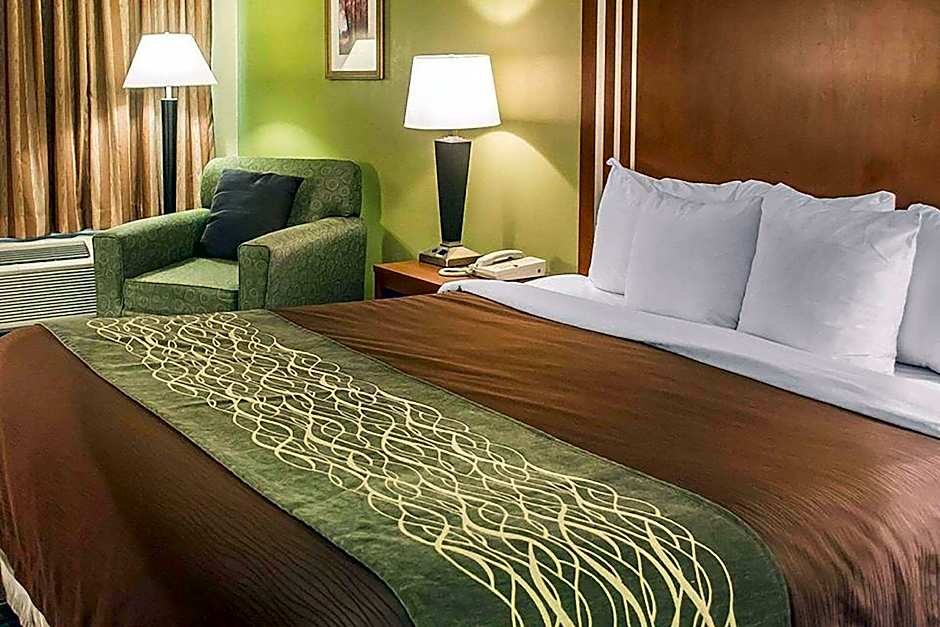 Days Inn by Wyndham Austintown
