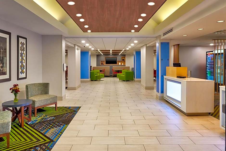 Holiday Inn Express & Suites Chesapeake By IHG