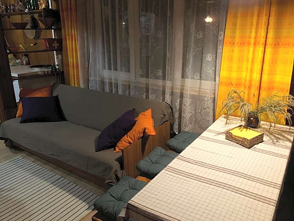 Letnisko SYMSAR 6, Drewniany domek letniskowy z ogrodem