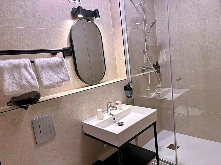 Hotel De L'Exposition - Republique