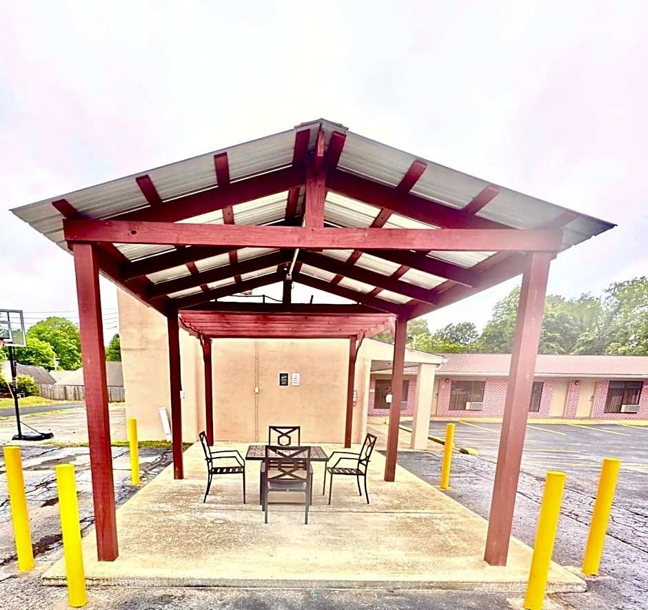 Travelodge by Wyndham Jackson I-40 Exit 82