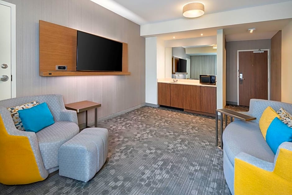 Courtyard by Marriott Atlanta Alpharetta/Avalon Area