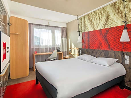 Agora Queen Room