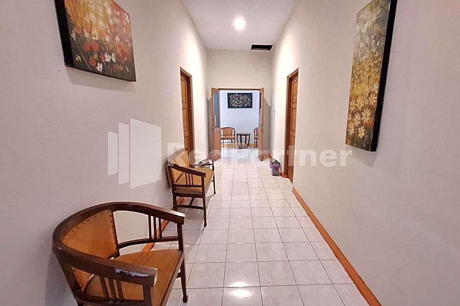 Nirvana Inn seturan Mitra RedDoorz