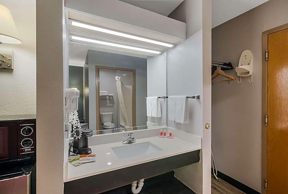 Econo Lodge Inn & Suites Diamondhead