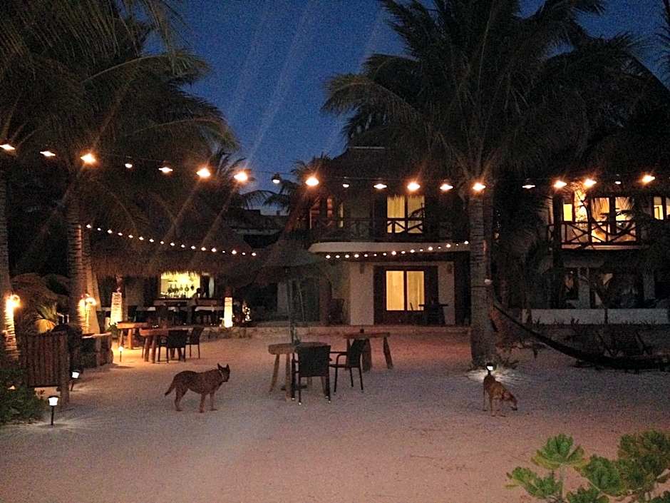 Casa Iguana Holbox - Beachfront Hotel