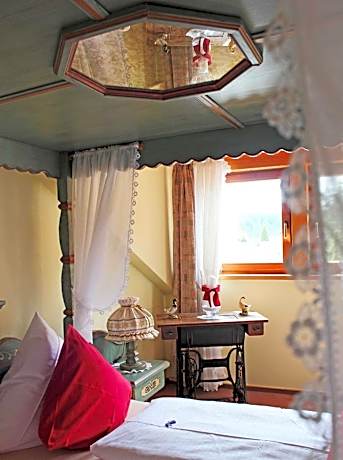 Honeymoon Suite