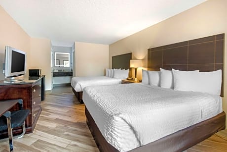 Clarion Inn & Suites Kissimmee-Lake Buena Vista South