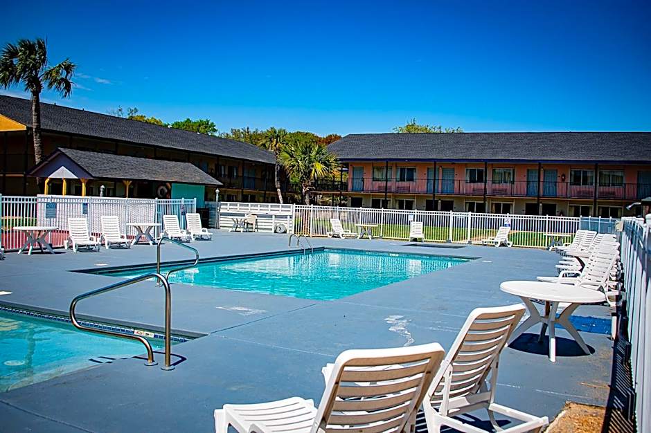 Super 8 by Wyndham Biloxi