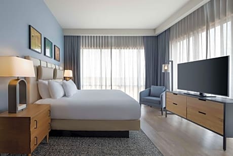1 King Bed Corner Suite Water Tower View