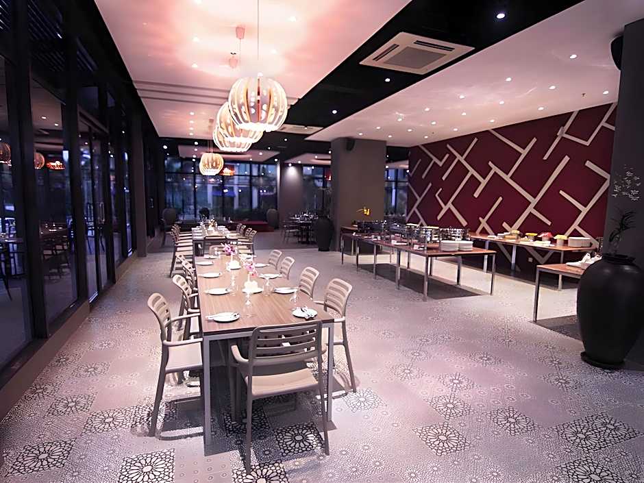 Acappella Suite Hotel