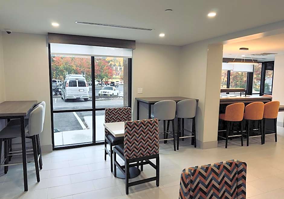 La Quinta Inn & Suites by Wyndham Atlanta Roswell