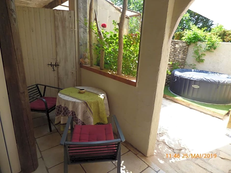 MAS MAURANE-Chambre d'hôte avec SPA privé aux portes d'ARLES