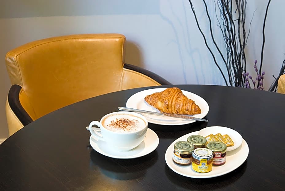 54 Queen's Gate Hotel