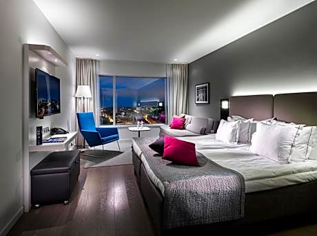 Sky View with Sofa Bed - Gothia Towers (max 2 Adults + 2 Children up to 12 years old)