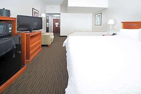 1 King Mobility Access With Tub Nonsmoking