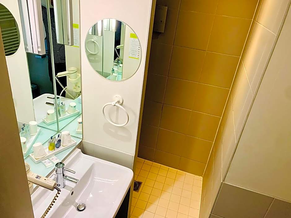 Standing Hotel Suites by Actisource