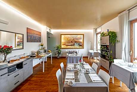 Venice Friends Residence