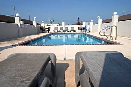 Port Isla Inn