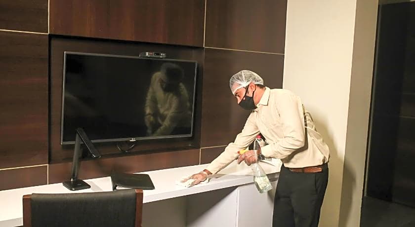 Hotel German Palace, Airport