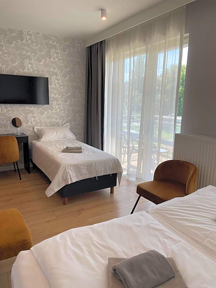 Patio Riverfront Aparthotel