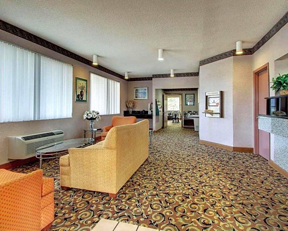 Econo Lodge Inn & Suites Forest