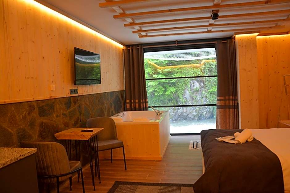 DOĞAL SUİT BUNGALOV