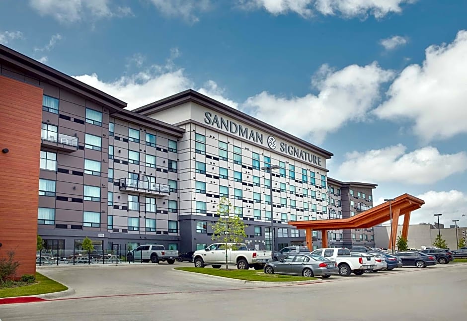 Sandman Signature Plano-Frisco Hotel